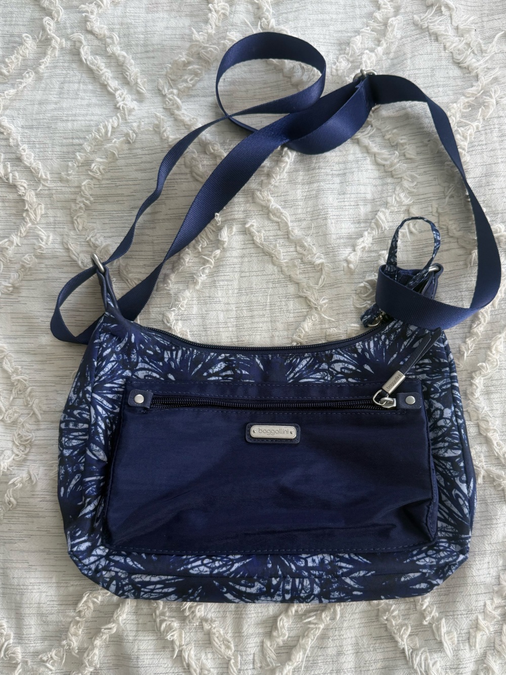 Baggallini Uptown Bagg Crossbody Bag with RFID Phone Wristlet